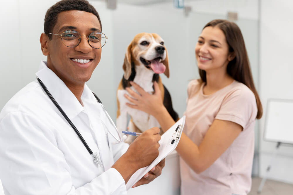 Agência Simi pessoas-tiro-medio-com-cachorro-fofo